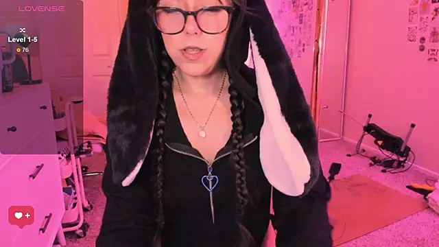 Evie-Luna online show from 10/25/25, 03:28