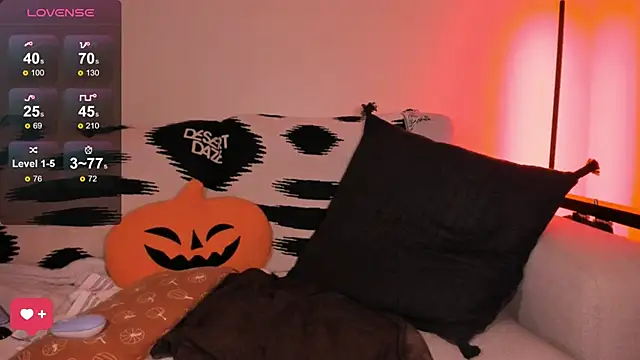 Evie-Luna online show from 10/19/25, 01:19