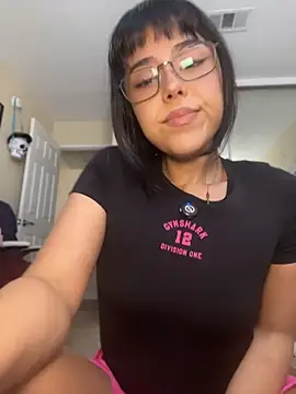 Snapshot of Evie-Luna chatting on 06/26/26, 10:04 Evie-Luna online show from 06/26/26, 10:04