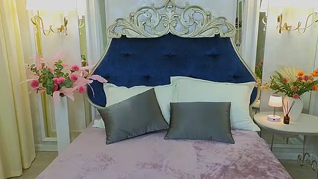 Ariana Petite online show from 05/27/26, 11:23