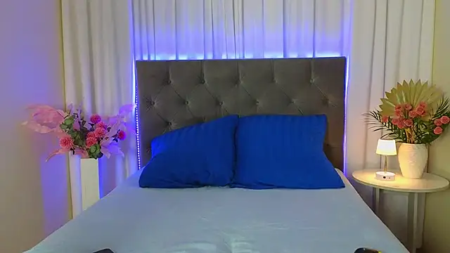 Ariana Petite online show from 04/30/26, 12:17