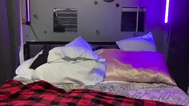 Snapshot of mirandamark2020 chatting on 04/02/26, 06:25 mirandamark2020 online show from 04/02/26, 06:25