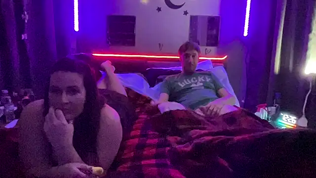 Snapshot of mirandamark2020 chatting on 04/08/26, 04:25 mirandamark2020 online show from 04/08/26, 04:25