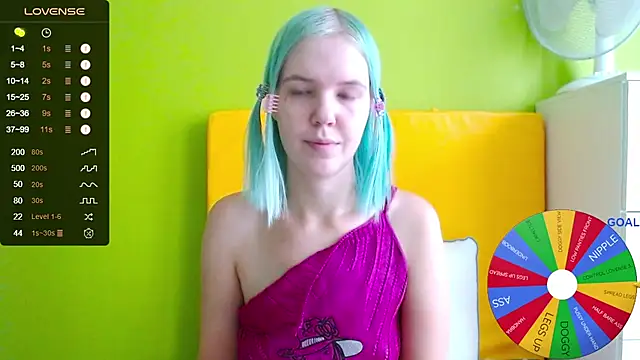 Snapshot of Ultra_Meow chatting on 10/27/25, 11:00 Ultra Meow online show from 10/27/25, 11:00