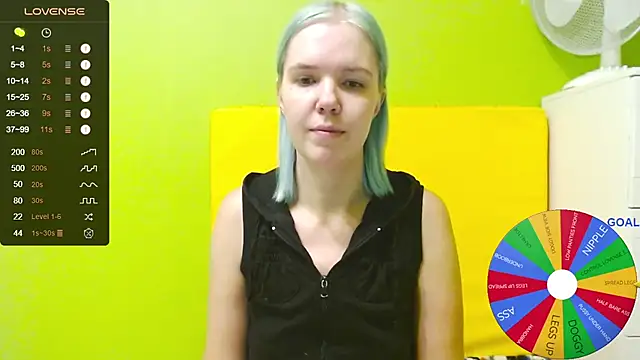 Snapshot of Ultra_Meow chatting on 10/24/25, 02:38 Ultra Meow online show from 10/24/25, 02:38