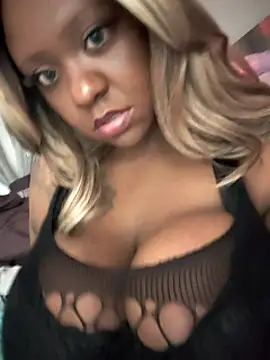 Snapshot of 6lue6a6y69 chatting on 03/11/25, 02:21 6lue6a6y69 online show from 03/11/25, 02:21