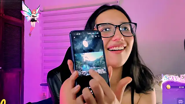 Snapshot of Luniverse chatting on 01/12/25, 01:42 Luniverse online show from 01/12/25, 01:42