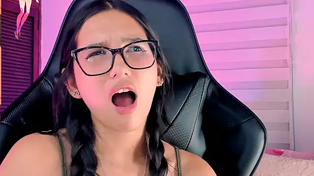 Snapshot of Luniverse chatting on 12/06/24, 10:24 Luniverse online show from 12/06/24, 10:24