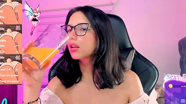 Snapshot of Luniverse chatting on 01/12/25, 11:36 Luniverse online show from 01/12/25, 11:36