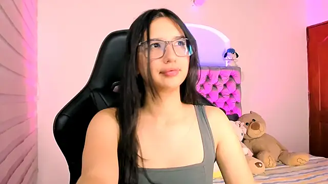 Luniverse online show from 11/27/25, 10:32