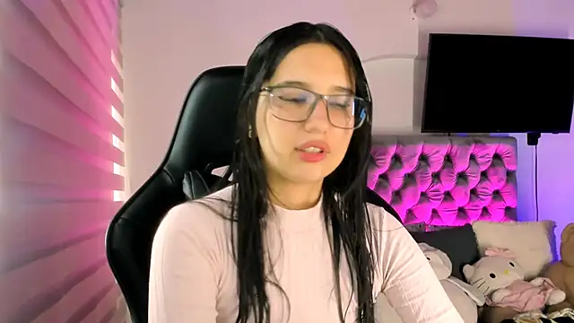 Snapshot of Luniverse chatting on 11/10/25, 06:35 Luniverse online show from 11/10/25, 06:35