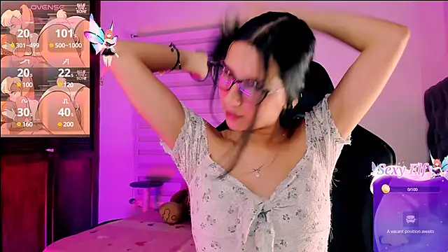 Snapshot of Luniverse chatting on 12/12/24, 12:05 Luniverse online show from 12/12/24, 12:05