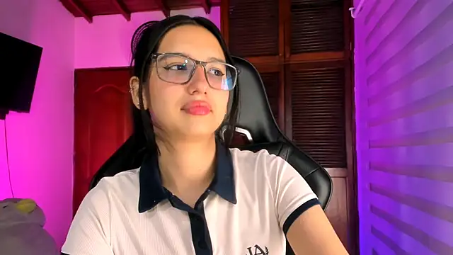 Snapshot of Luniverse chatting on 11/07/25, 02:27 Luniverse online show from 11/07/25, 02:27