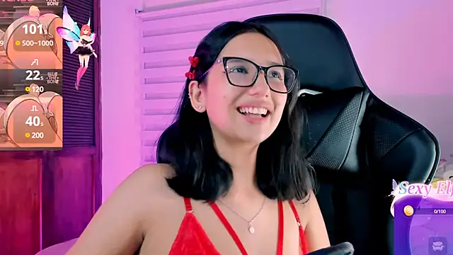 Snapshot of Luniverse chatting on 12/19/24, 11:57 Luniverse online show from 12/19/24, 11:57