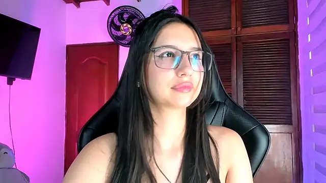 Snapshot of Luniverse chatting on 11/05/25, 08:34 Luniverse online show from 11/05/25, 08:34