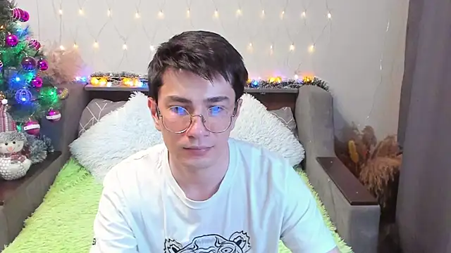 Yumi steve online show from 12/15/24, 07:42