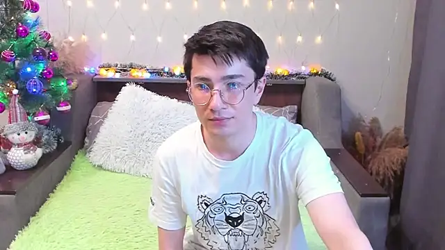 Yumi steve online show from 12/15/24, 02:41