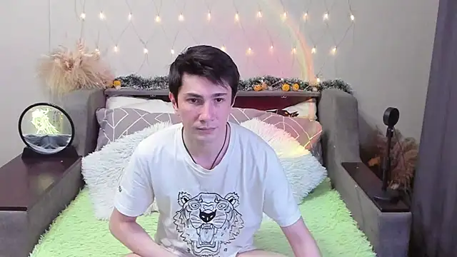 Yumi steve online show from 11/03/25, 02:53