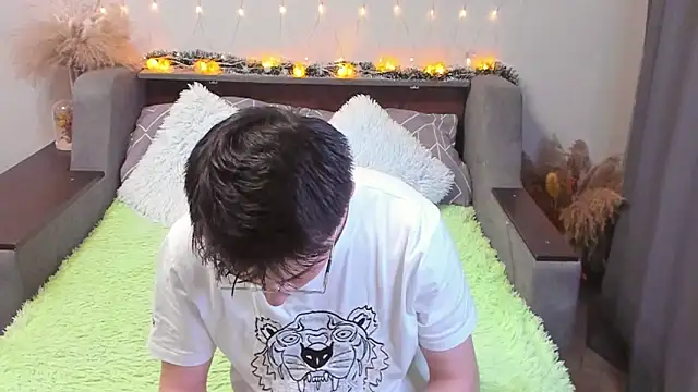 Yumi steve online show from 01/12/25, 08:14