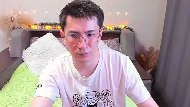 Yumi steve online show from 03/09/25, 08:52