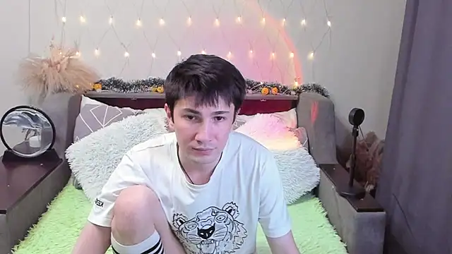 Yumi steve online show from 10/30/25, 08:12