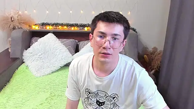 Yumi steve online show from 03/11/25, 12:54