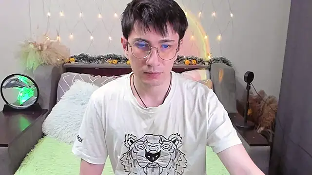 Yumi steve online show from 10/23/25, 05:44