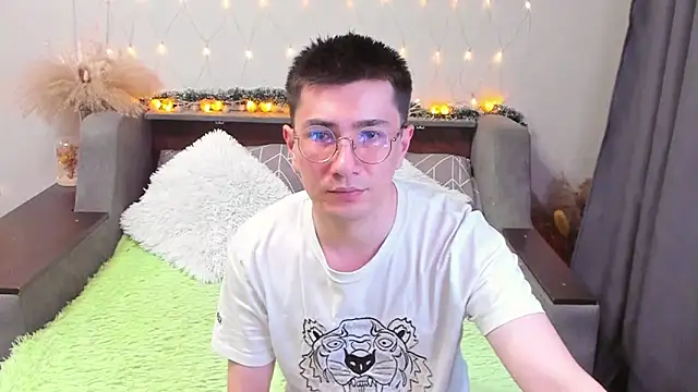 Yumi steve online show from 02/09/25, 08:45