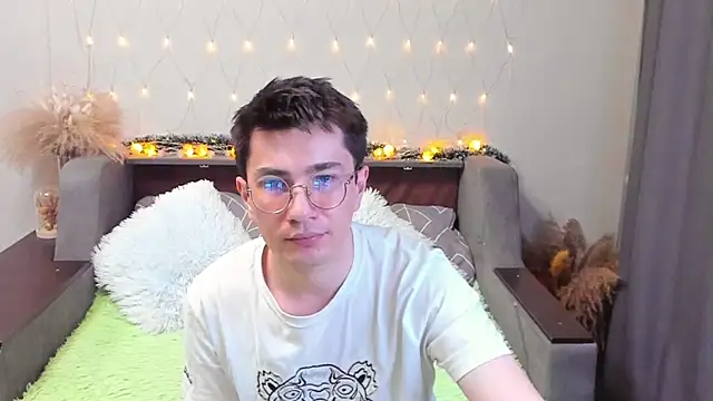 Yumi steve online show from 01/19/25, 02:57