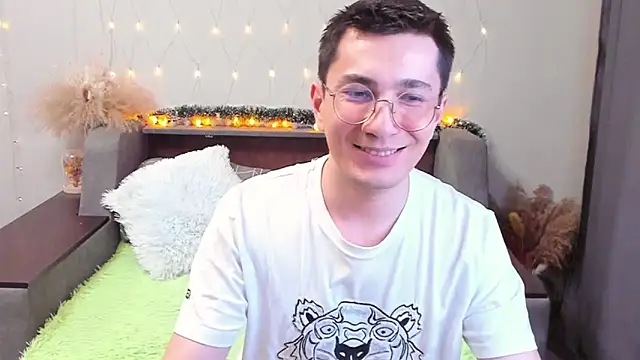 Yumi steve online show from 02/23/25, 08:33