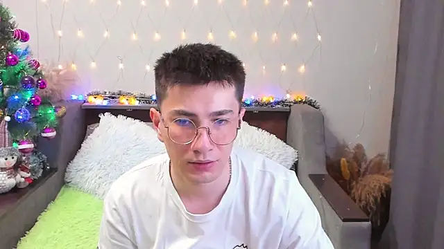 Yumi steve online show from 12/20/24, 10:54