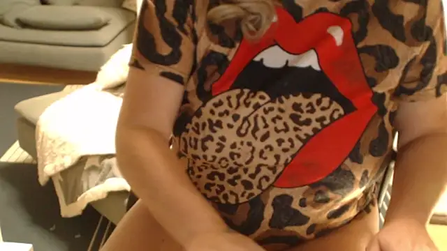 Snapshot of KimMitchelli chatting on 01/31/26, 10:30 KimMitchelli online show from 01/31/26, 10:30