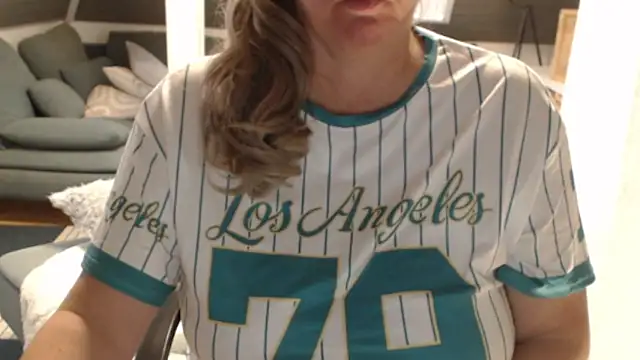 Snapshot of KimMitchelli chatting on 02/24/26, 11:44 KimMitchelli online show from 02/24/26, 11:44