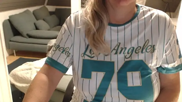 KimMitchelli online show from 11/18/25, 05:55