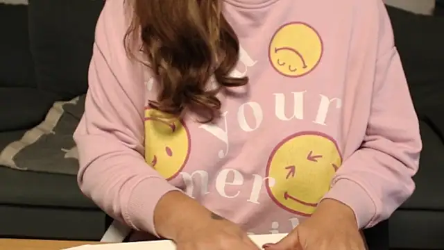 KimMitchelli online show from 10/06/25, 09:21