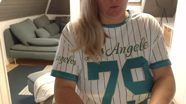 Snapshot of KimMitchelli chatting on 01/13/26, 11:25 KimMitchelli online show from 01/13/26, 11:25