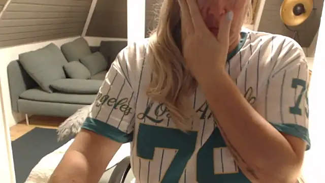 KimMitchelli online show from 11/19/25, 05:07