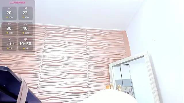 mia pineda online show from 03/18/25, 04:39