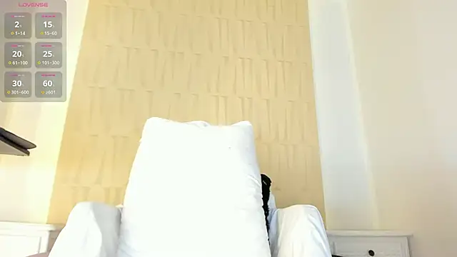 Snapshot of mia_pineda chatting on 04/08/26, 09:05 mia pineda online show from 04/08/26, 09:05