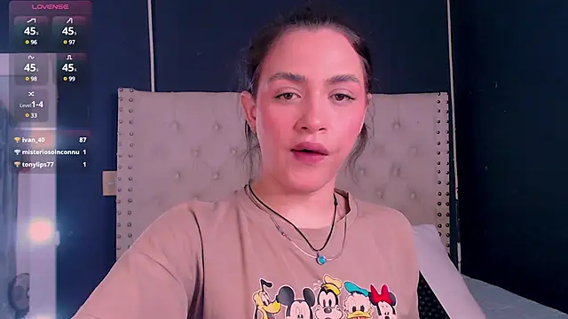 Snapshot of valen_thompson chatting on 01/08/25, 11:30 valen thompson online show from 01/08/25, 11:30