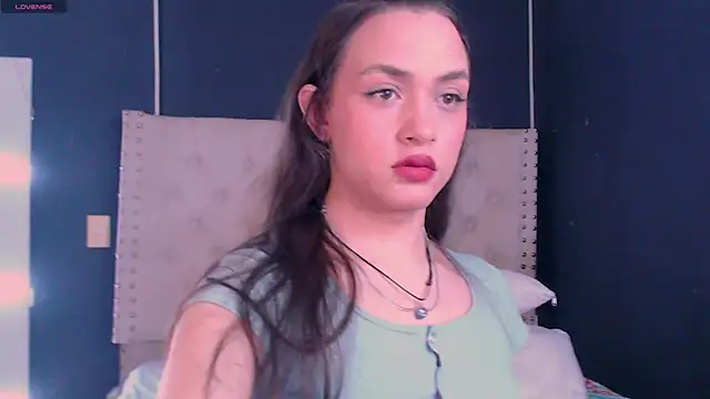 Snapshot of valen_thompson chatting on 02/06/25, 11:48 valen thompson online show from 02/06/25, 11:48