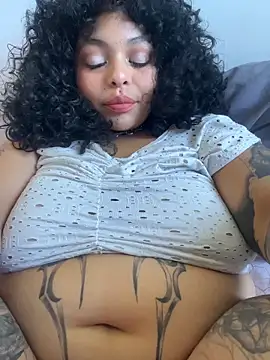 Snapshot of PrincessLauren420 chatting on 12/04/25, 08:52 PrincessLauren420 online show from 12/04/25, 08:52