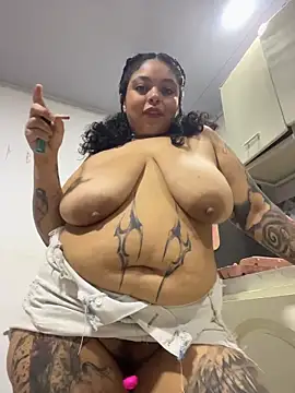 Snapshot of PrincessLauren420 chatting on 11/29/25, 10:26 PrincessLauren420 online show from 11/29/25, 10:26