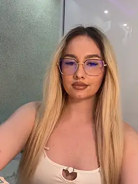 Snapshot of mollyxxx chatting on 06/02/26, 02:22 mollyxxx online show from 06/02/26, 02:22