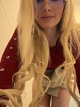 Snapshot of mollyxxx chatting on 01/20/25, 12:49 mollyxxx online show from 01/20/25, 12:49