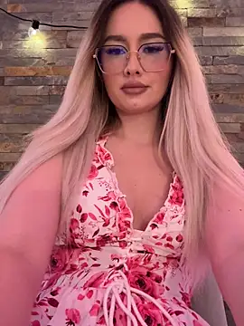 Snapshot of mollyxxx chatting on 02/23/26, 01:23 mollyxxx online show from 02/23/26, 01:23