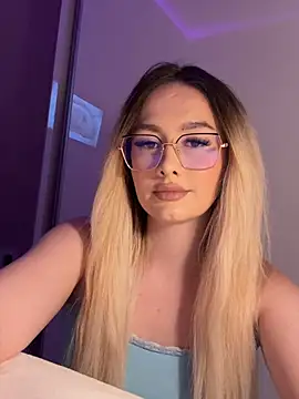 Snapshot of mollyxxx chatting on 02/18/26, 01:58 mollyxxx online show from 02/18/26, 01:58