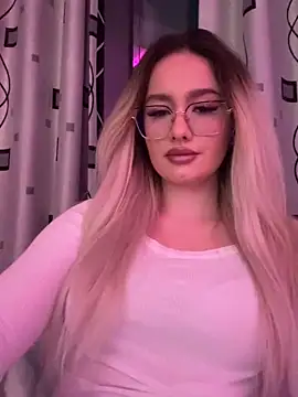 Snapshot of mollyxxx chatting on 02/24/26, 04:13 mollyxxx online show from 02/24/26, 04:13