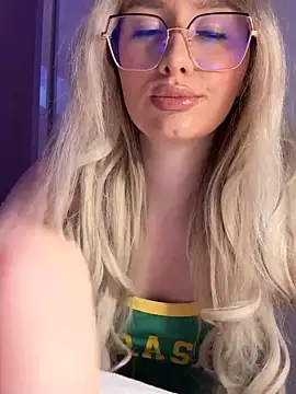 Snapshot of mollyxxx chatting on 03/07/25, 01:53 mollyxxx online show from 03/07/25, 01:53