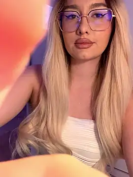 Snapshot of mollyxxx chatting on 01/08/26, 02:28 mollyxxx online show from 01/08/26, 02:28